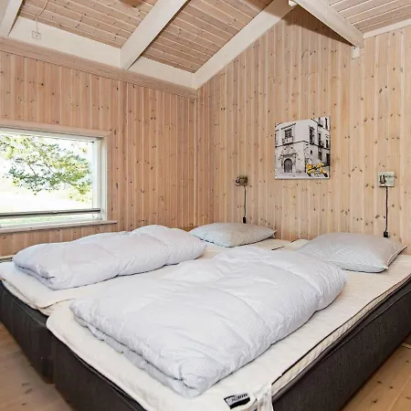 Three-bedroom In 16 *
